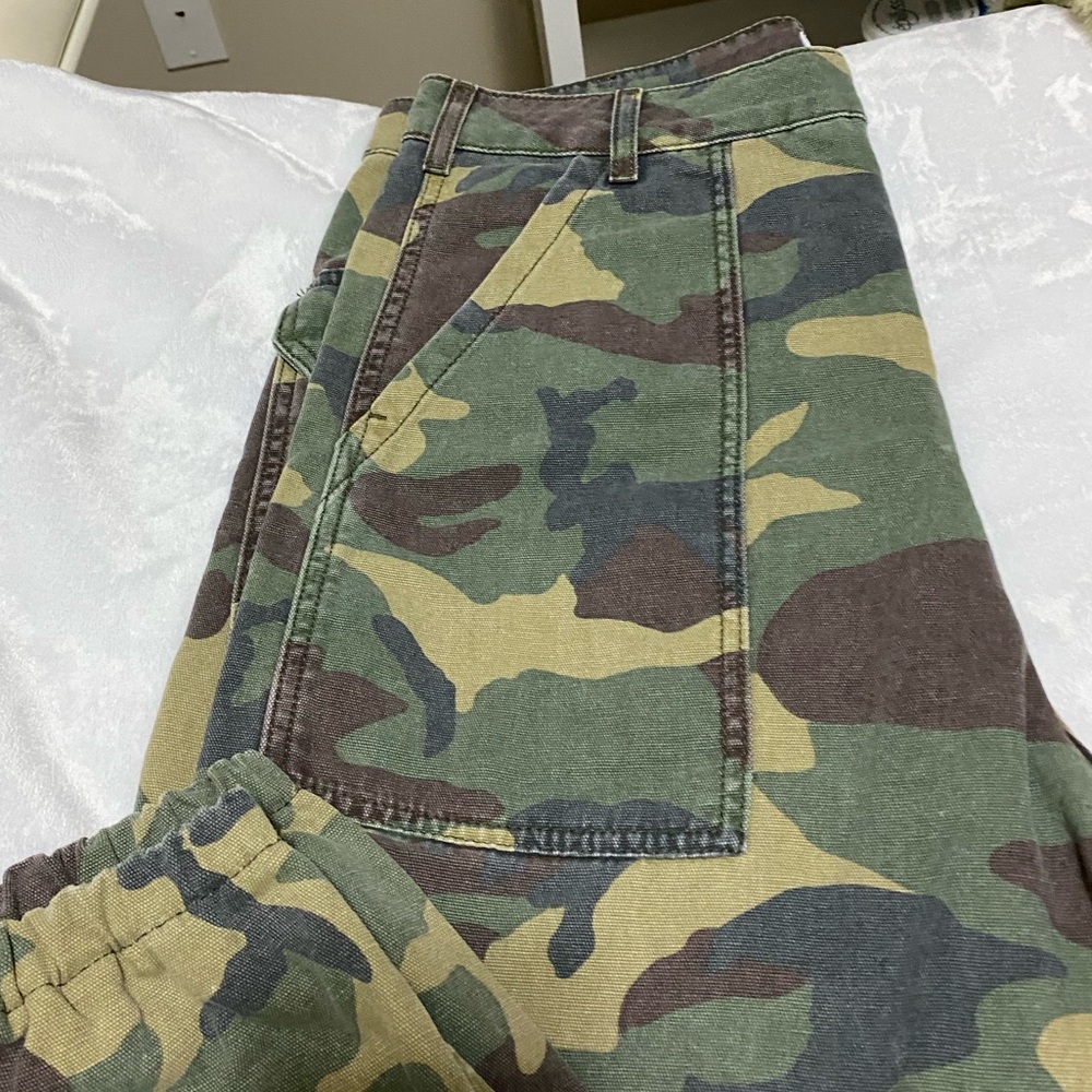 Jeans military style.Brand new.